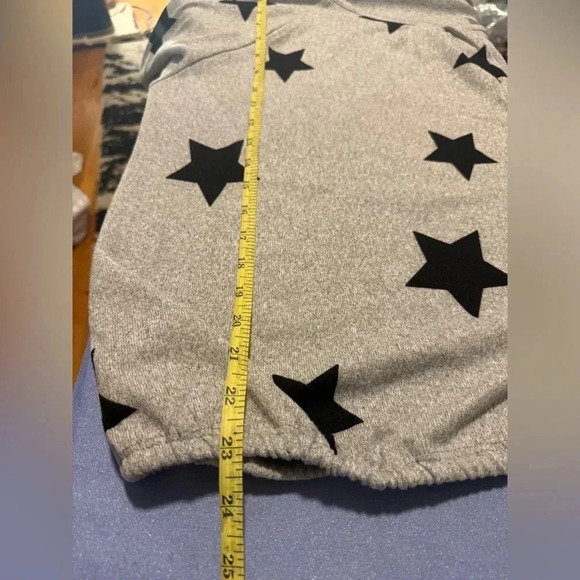 Adrienne Vittadini Gray Star Print Scoop Neck 3/4 Sleeve Blouse - Picture 6 of 7